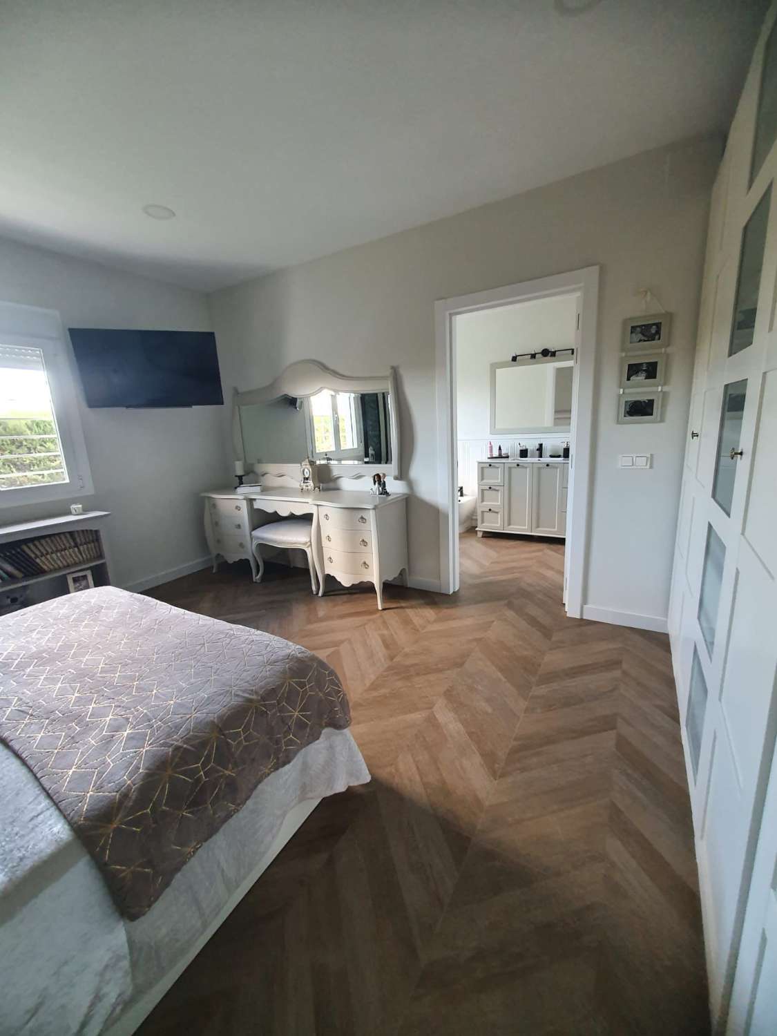 Magnífica villa independiente en venta.