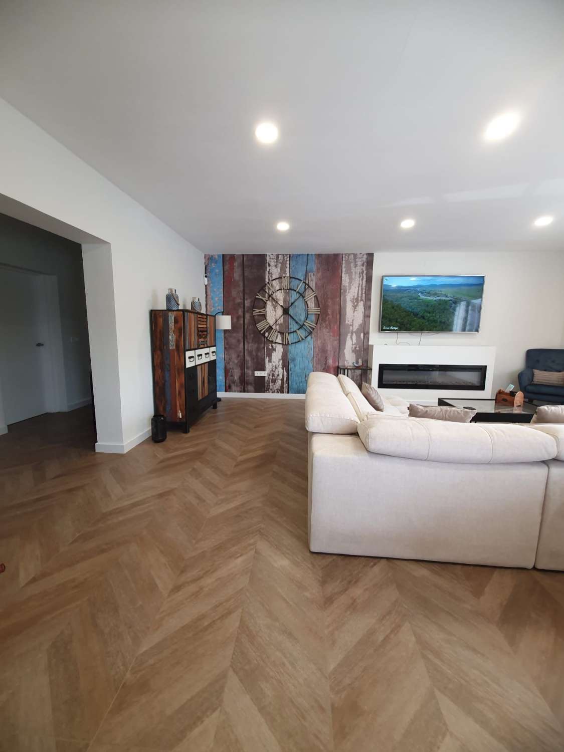 Magnífica villa independiente en venta.