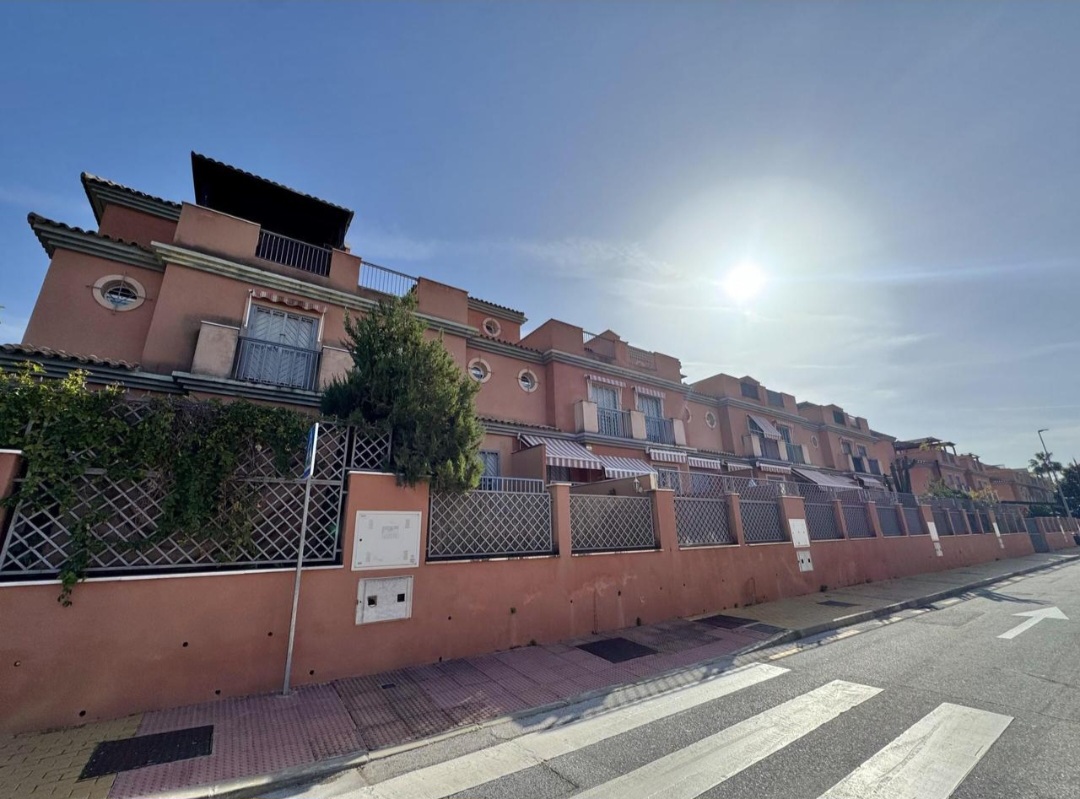 Magnífica casa adosada en Huerta Nueva (Málaga) – aproximadamente 200 m² construidos