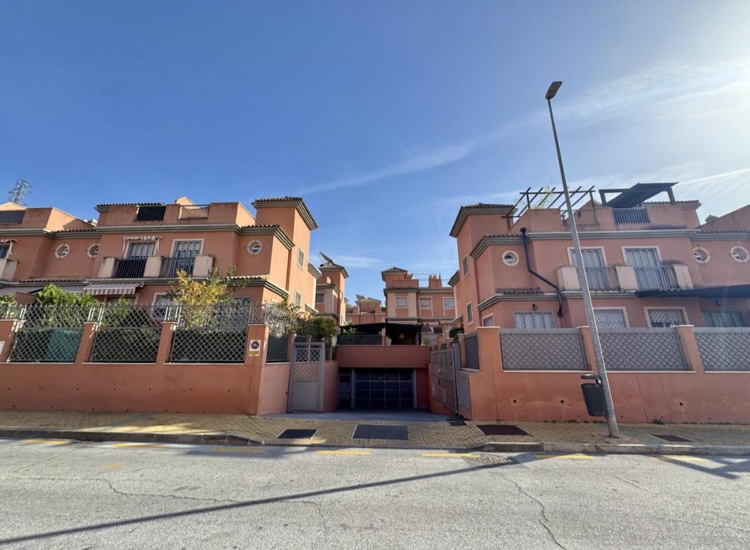 Magnífica casa adosada en Huerta Nueva (Málaga) – aproximadamente 200 m² construidos