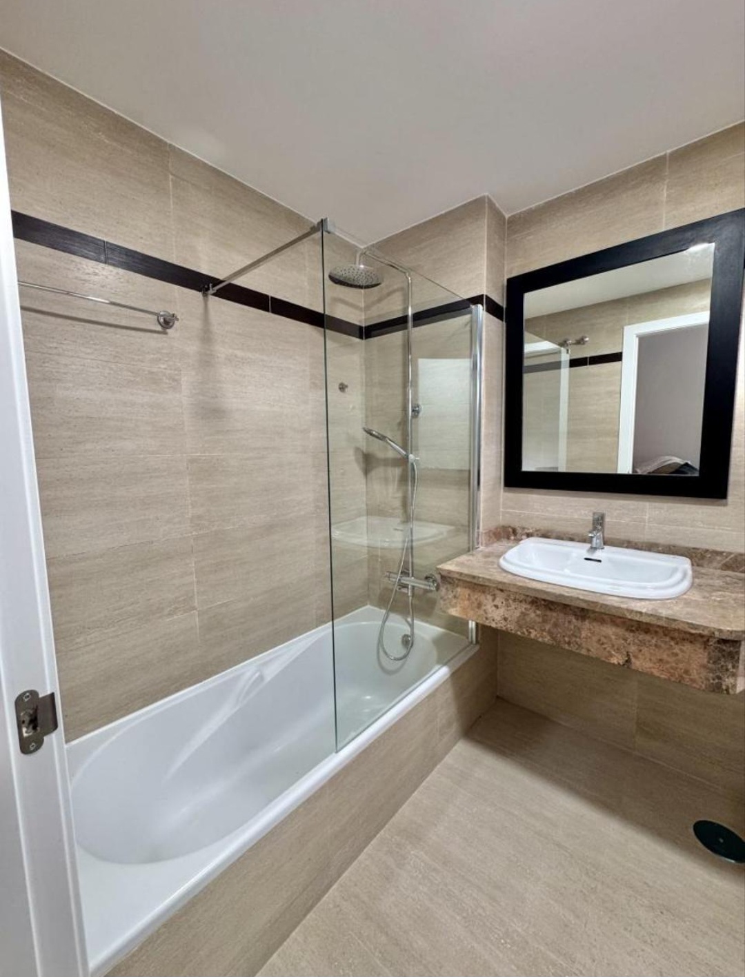 Magnífica casa adosada en Huerta Nueva (Málaga) – aproximadamente 200 m² construidos