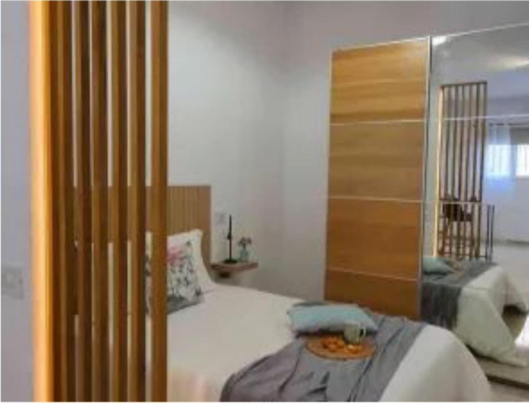 Estudio moderno con cocina independiente y ascensor en Capuchinos, a pocos minutos del Centro Histórico de Málaga