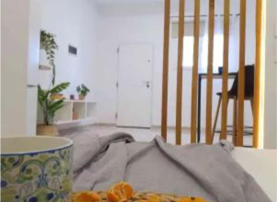 Estudio moderno con cocina independiente y ascensor en Capuchinos, a pocos minutos del Centro Histórico de Málaga