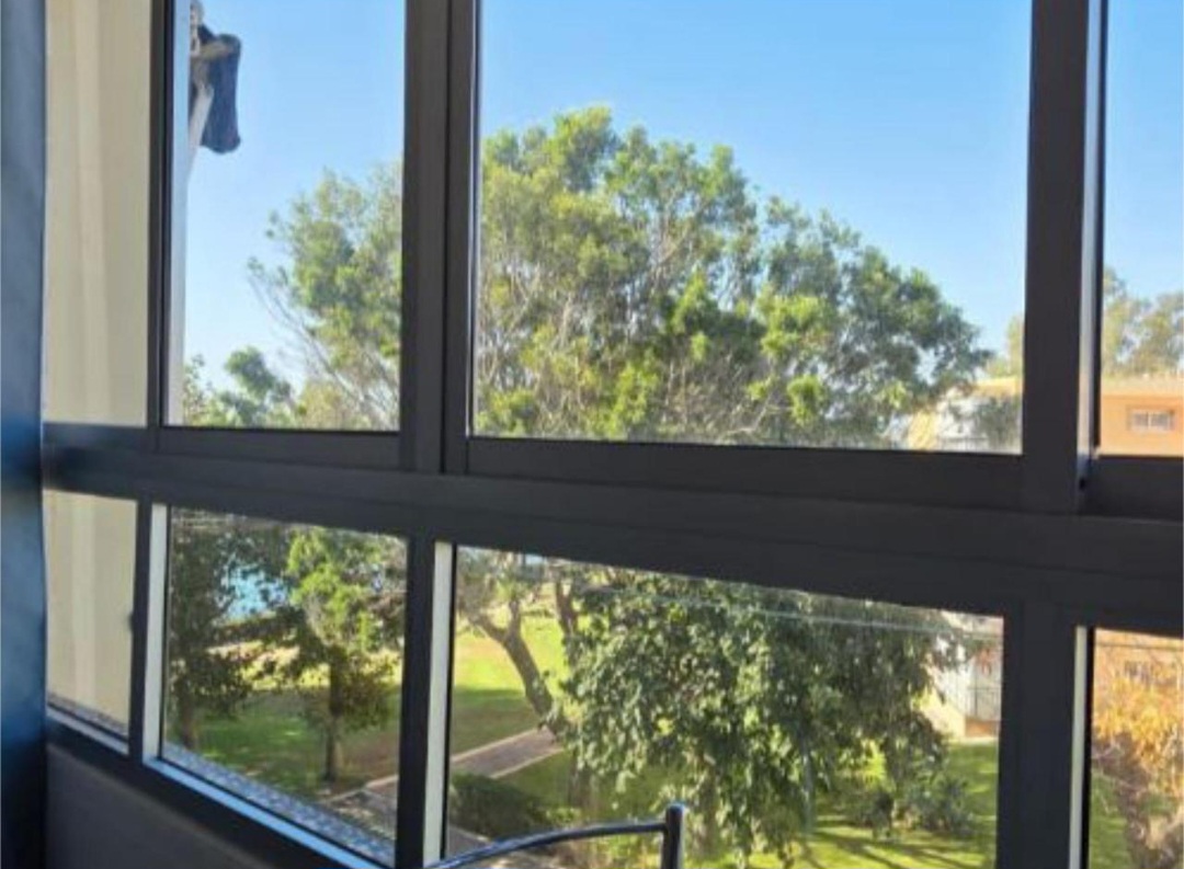 Estudio en primera línea de playa — Renovado, con licencia turística y NRU  en Estepona