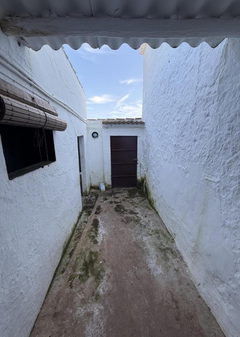 Casa de campo con gran parcela a solo 100 metros del pueblo en Villanueva de Algaidas