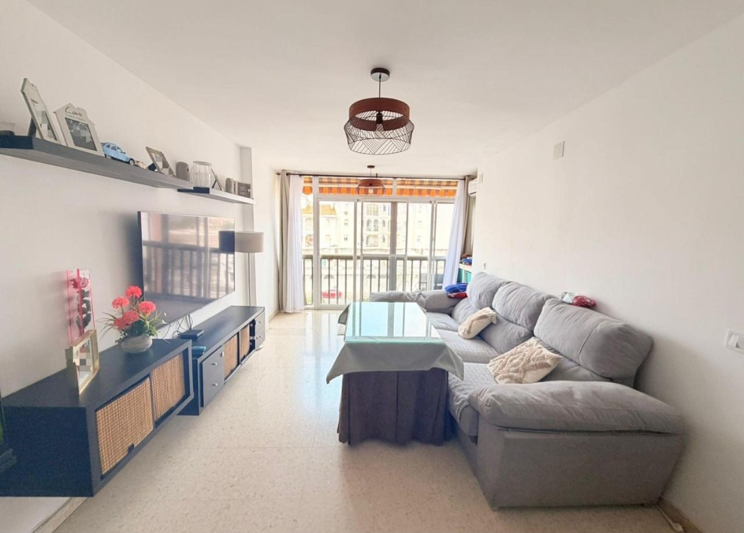 OPORTUNIDAD ÚNICA: Piso con vistas al mar en Arroyo de la Miel