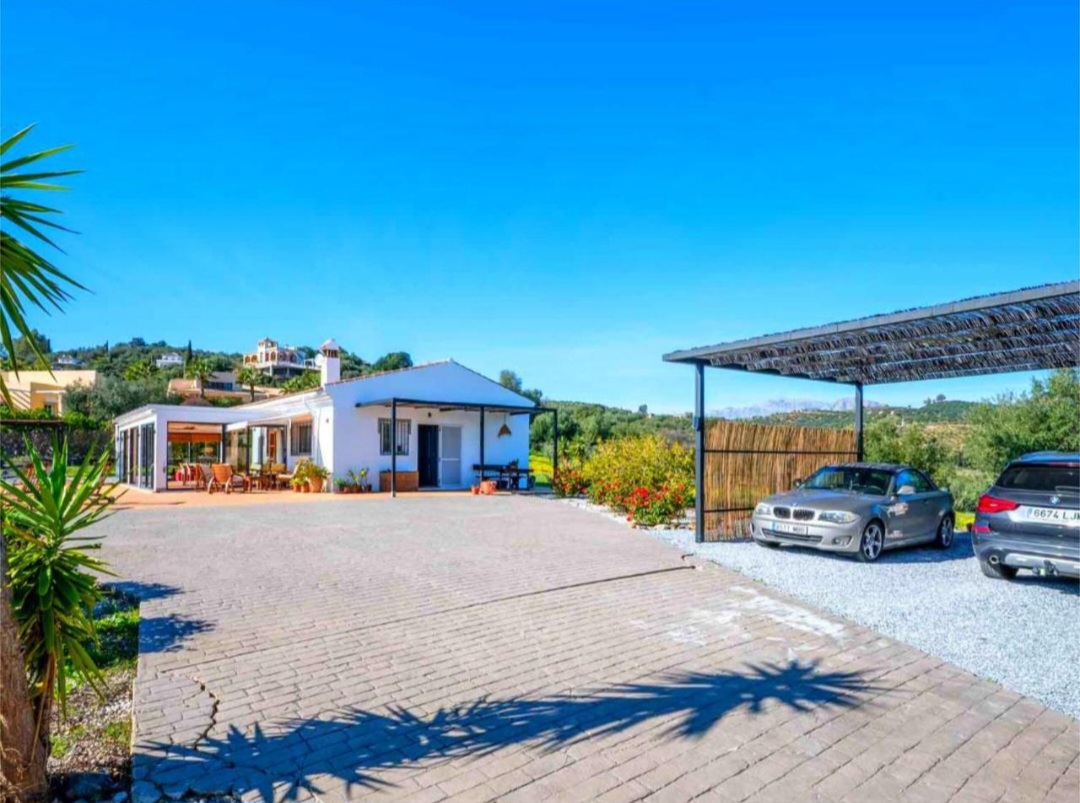 Preciosa villa de 3 dormitorios con vistas al pantano, piscina y excelente acceso