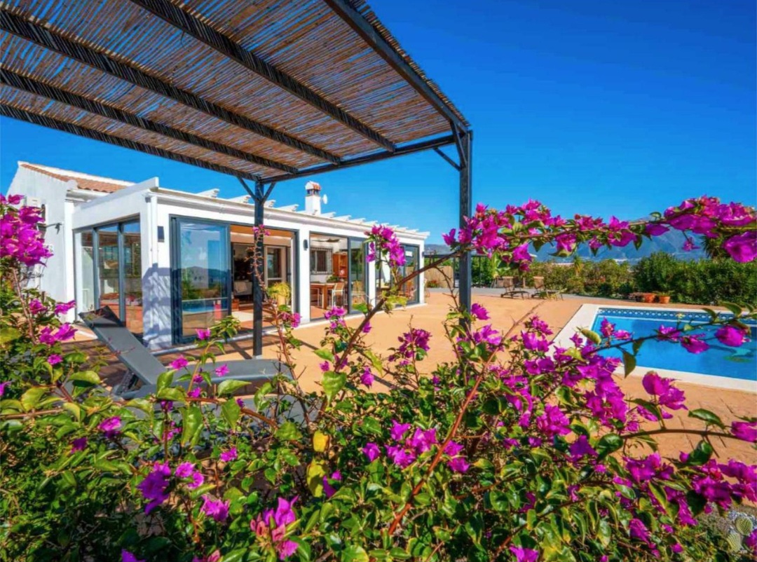 Preciosa villa de 3 dormitorios con vistas al pantano, piscina y excelente acceso