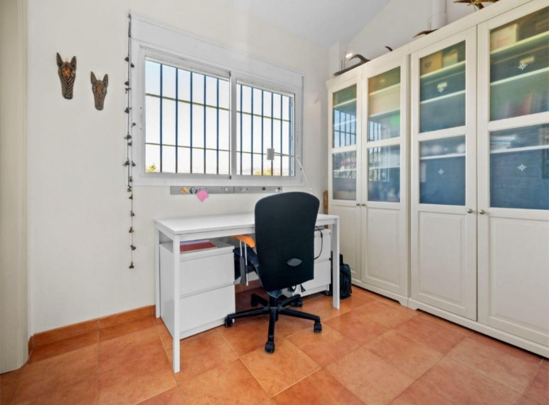 Preciosa villa de 3 dormitorios con vistas al pantano, piscina y excelente acceso