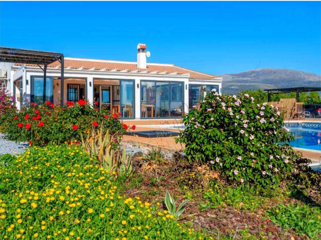 Preciosa villa de 3 dormitorios con vistas al pantano, piscina y excelente acceso