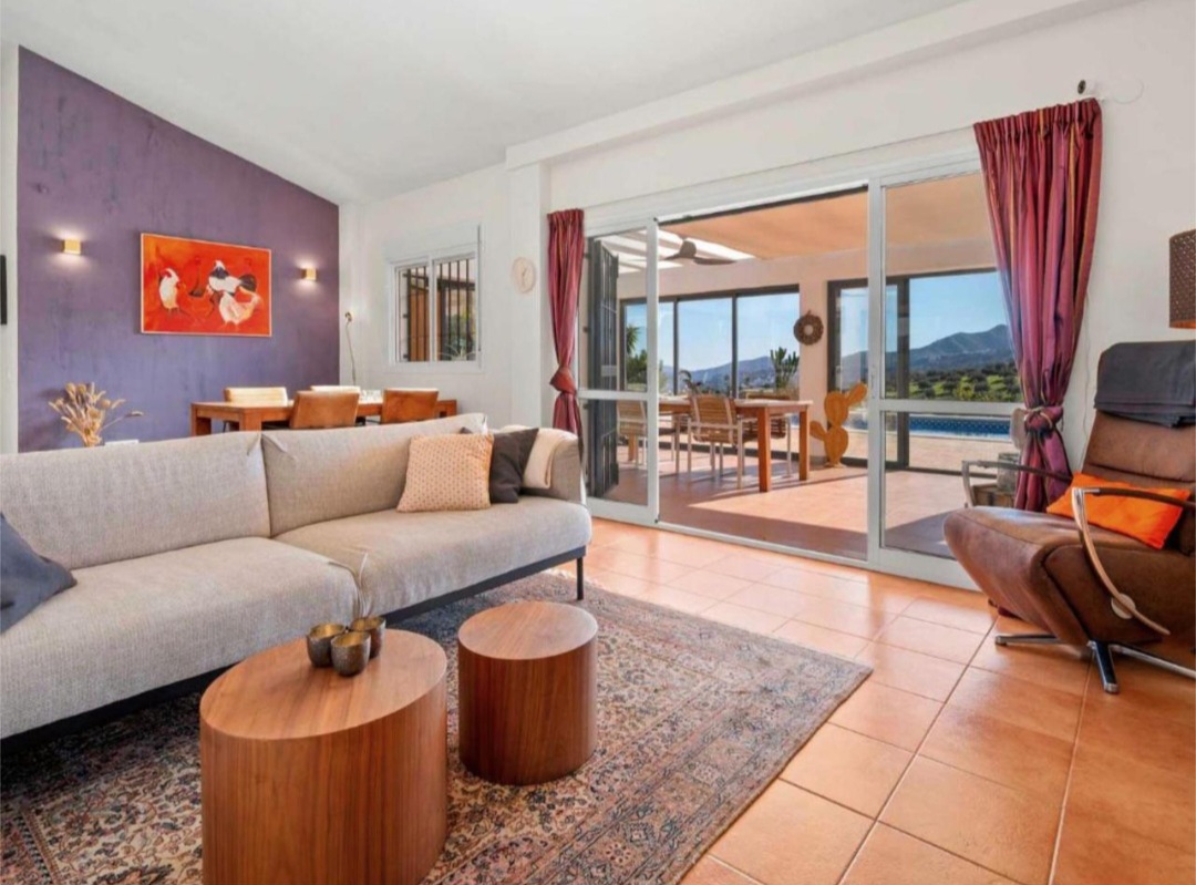 Preciosa villa de 3 dormitorios con vistas al pantano, piscina y excelente acceso