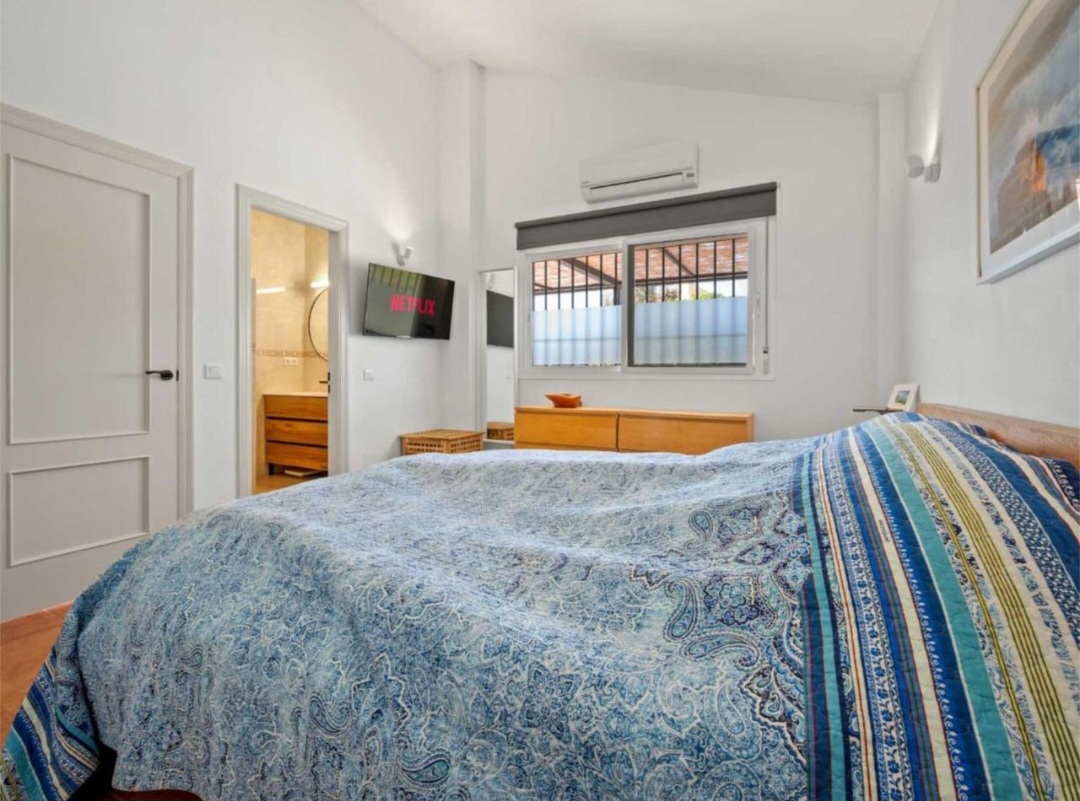 Preciosa villa de 3 dormitorios con vistas al pantano, piscina y excelente acceso