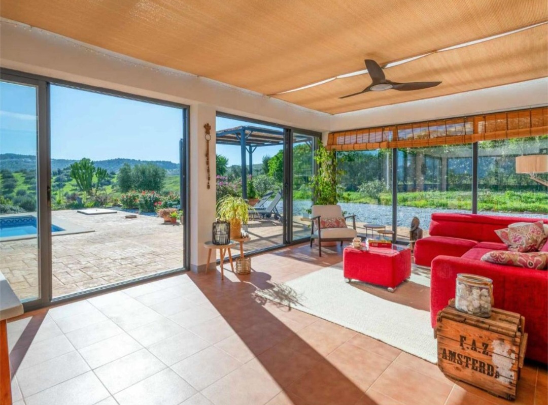 Preciosa villa de 3 dormitorios con vistas al pantano, piscina y excelente acceso