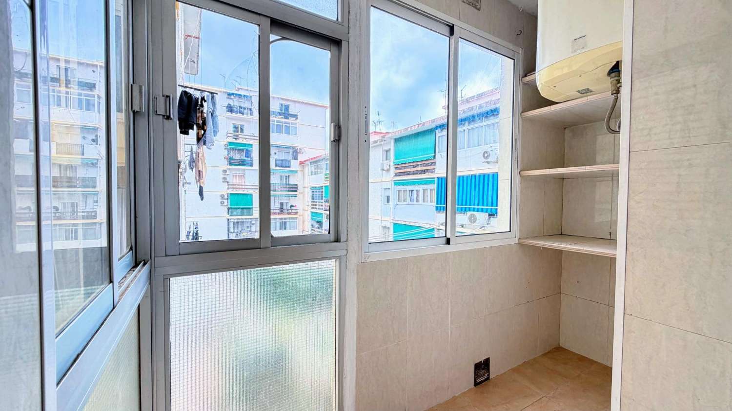 Acogedor piso reformado de 3 dormitorios y 1 baño, situado en la tranquila y bien comunicada zona de El Calvario.