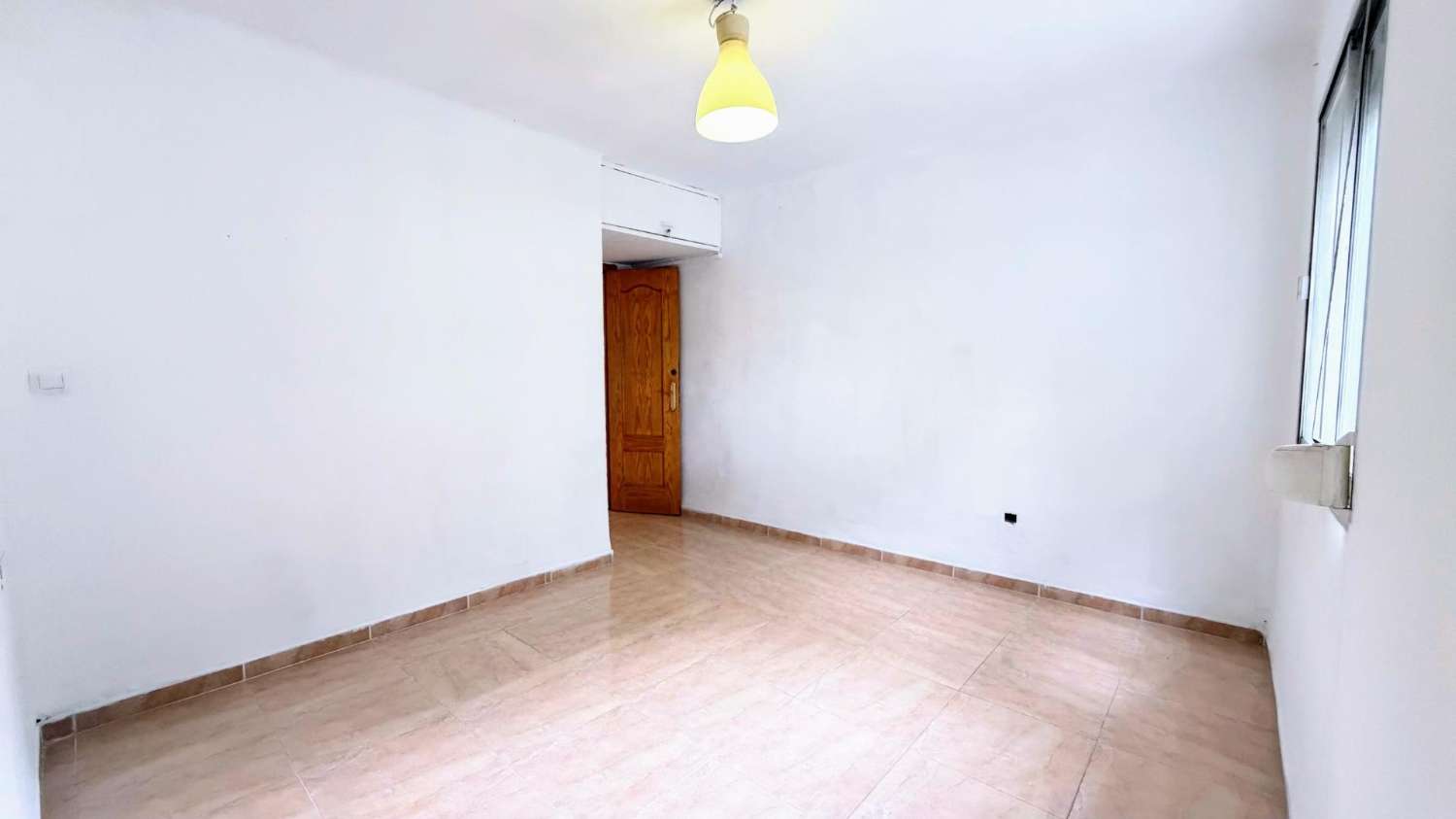 Acogedor piso reformado de 3 dormitorios y 1 baño, situado en la tranquila y bien comunicada zona de El Calvario.