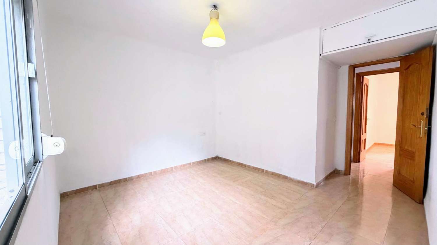 Acogedor piso reformado de 3 dormitorios y 1 baño, situado en la tranquila y bien comunicada zona de El Calvario.