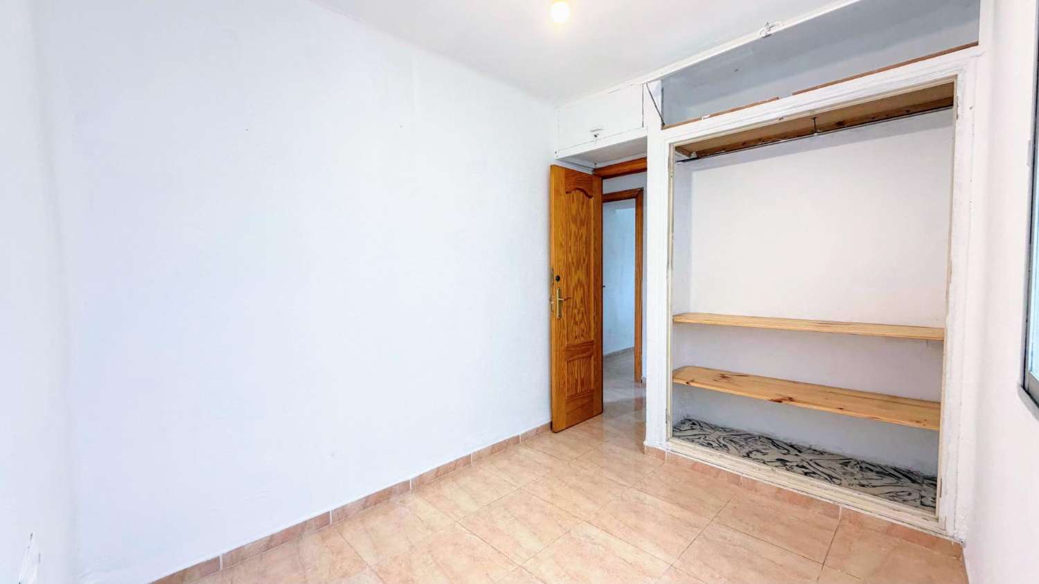 Acogedor piso reformado de 3 dormitorios y 1 baño, situado en la tranquila y bien comunicada zona de El Calvario.