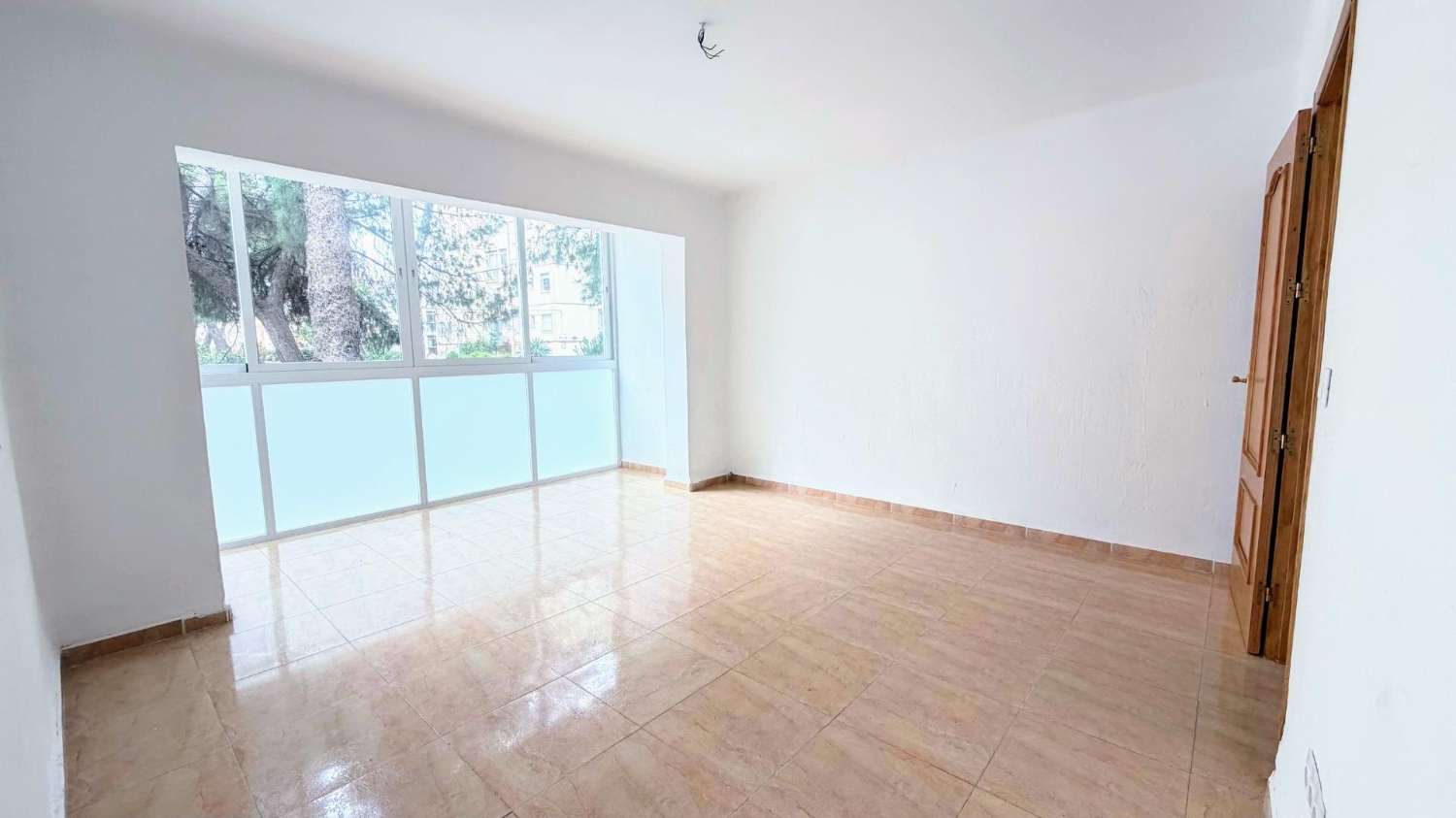 Acogedor piso reformado de 3 dormitorios y 1 baño, situado en la tranquila y bien comunicada zona de El Calvario.