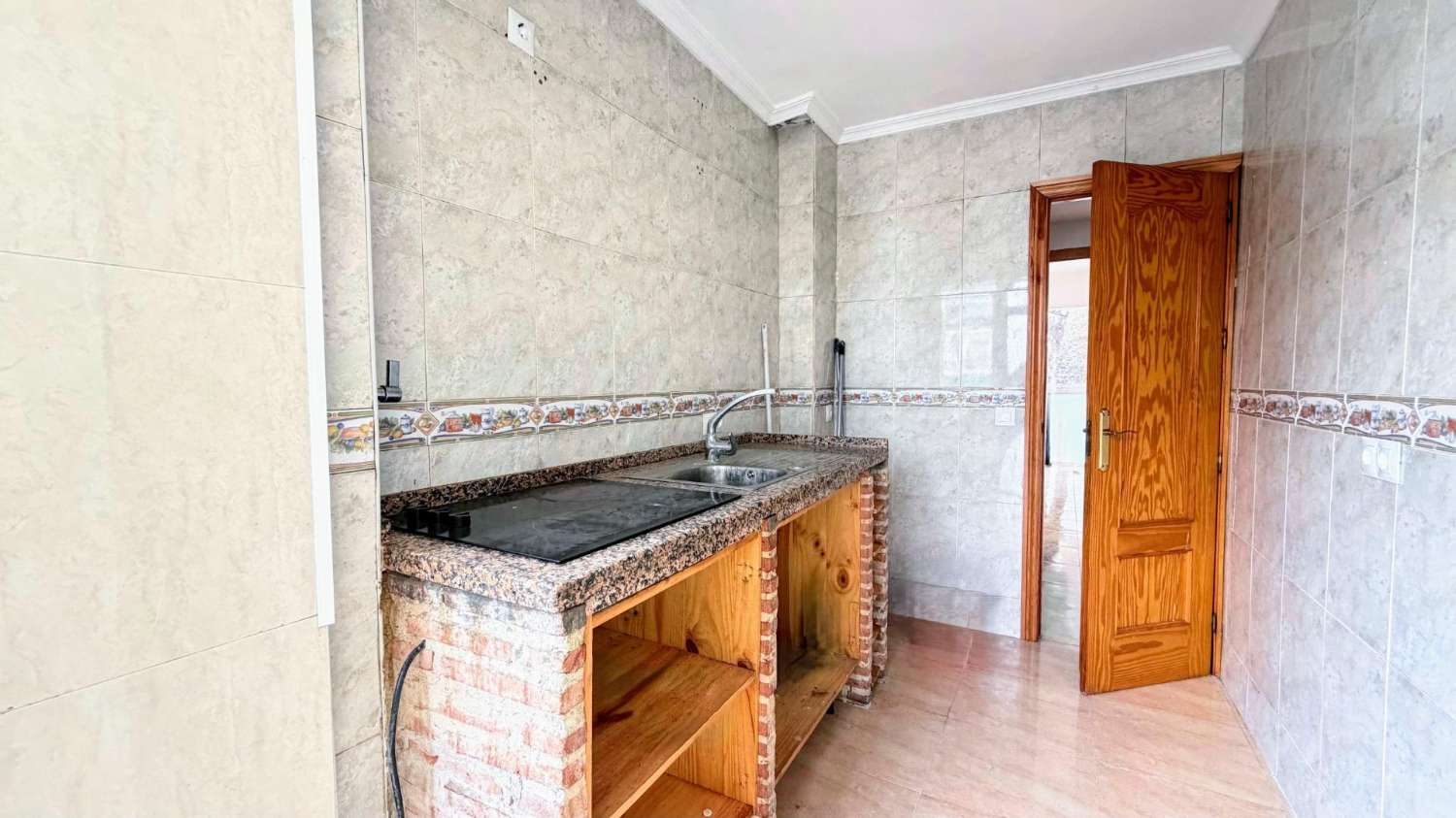 Acogedor piso reformado de 3 dormitorios y 1 baño, situado en la tranquila y bien comunicada zona de El Calvario.