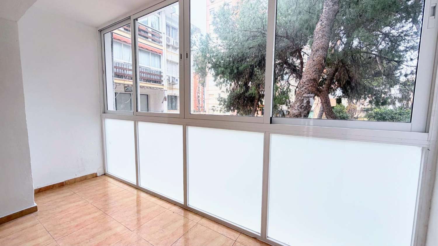 Acogedor piso reformado de 3 dormitorios y 1 baño, situado en la tranquila y bien comunicada zona de El Calvario.