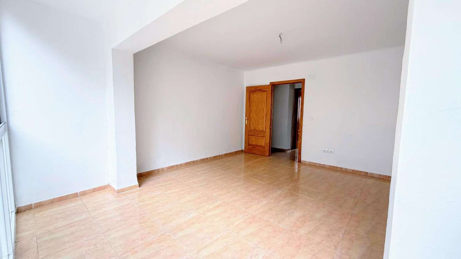 Acogedor piso reformado de 3 dormitorios y 1 baño, situado en la tranquila y bien comunicada zona de El Calvario.