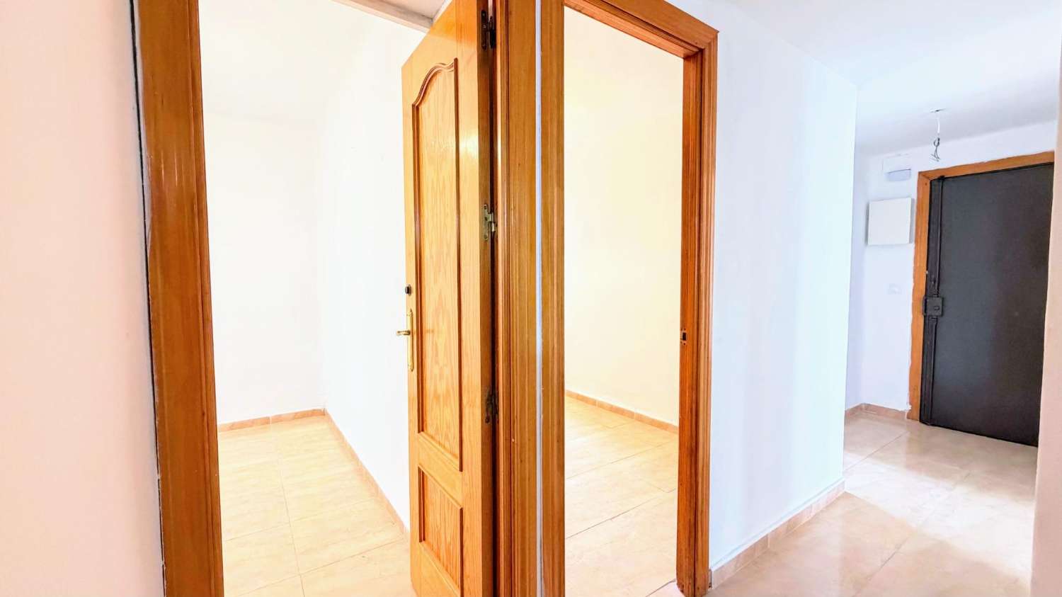 Acogedor piso reformado de 3 dormitorios y 1 baño, situado en la tranquila y bien comunicada zona de El Calvario.