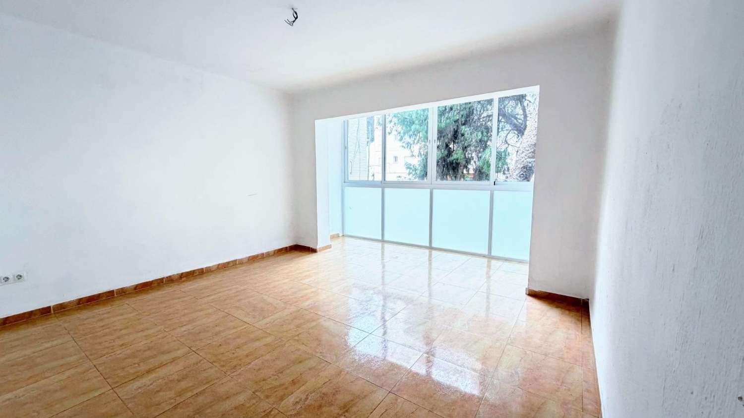 Acogedor piso reformado de 3 dormitorios y 1 baño, situado en la tranquila y bien comunicada zona de El Calvario.