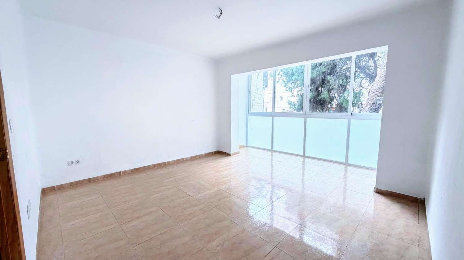 Acogedor piso reformado de 3 dormitorios y 1 baño, situado en la tranquila y bien comunicada zona de El Calvario.