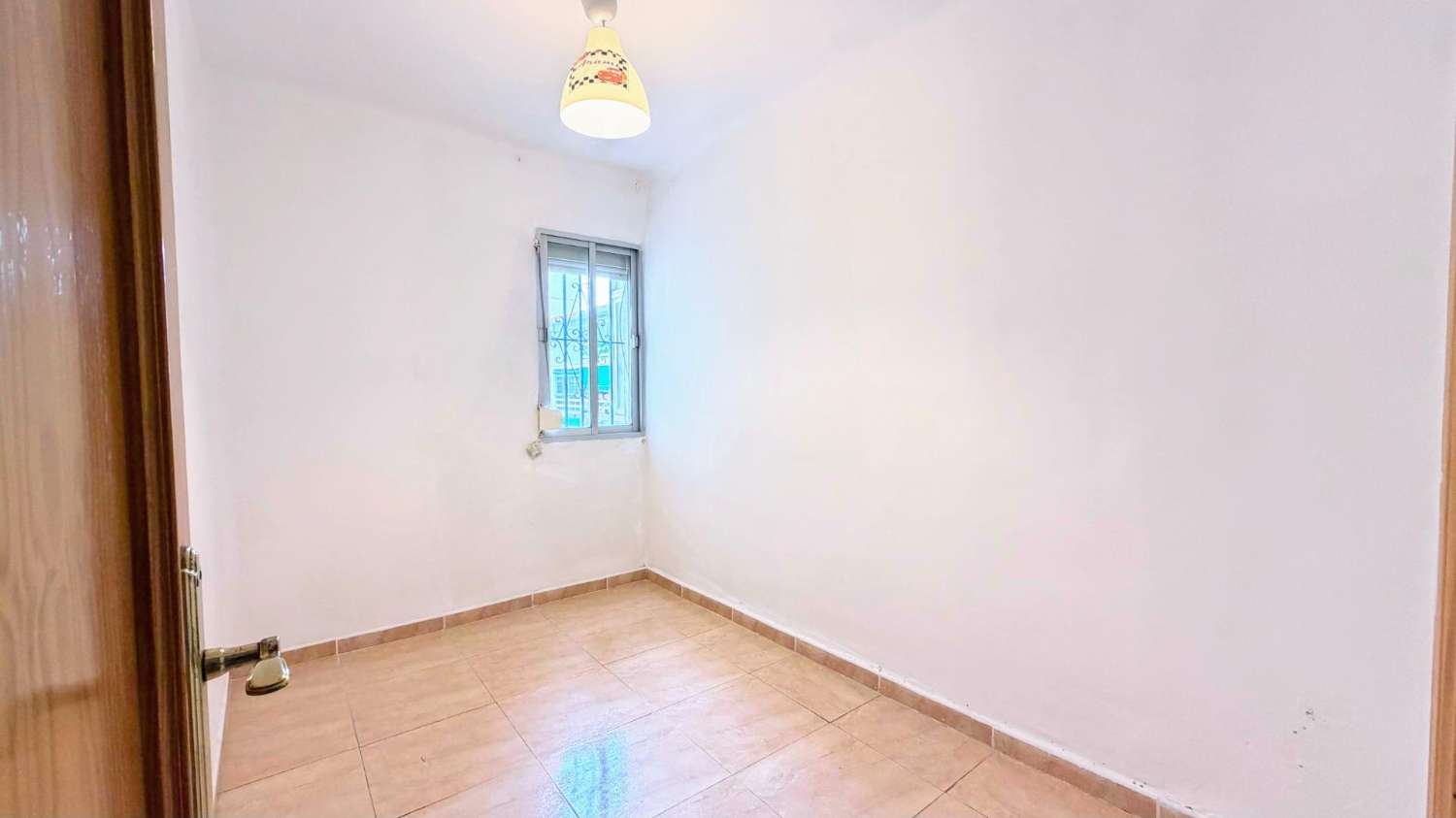 Acogedor piso reformado de 3 dormitorios y 1 baño, situado en la tranquila y bien comunicada zona de El Calvario.