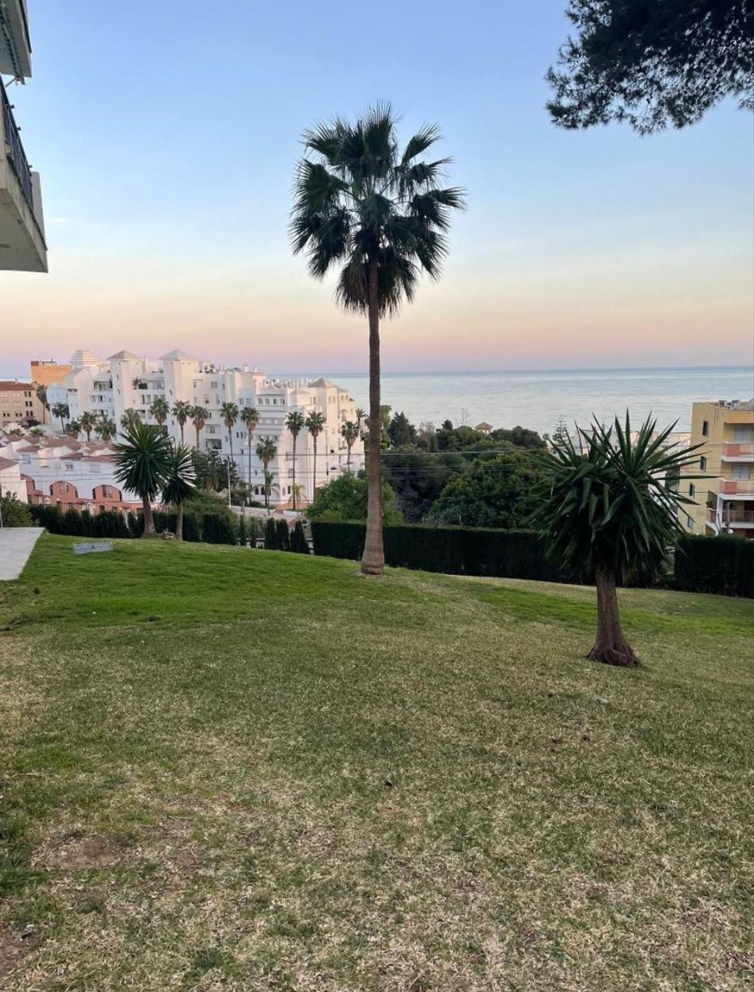 Piso con impresionantes vistas panorámicas al mar en urbanización con piscina en zona tranquila de Torremolinos