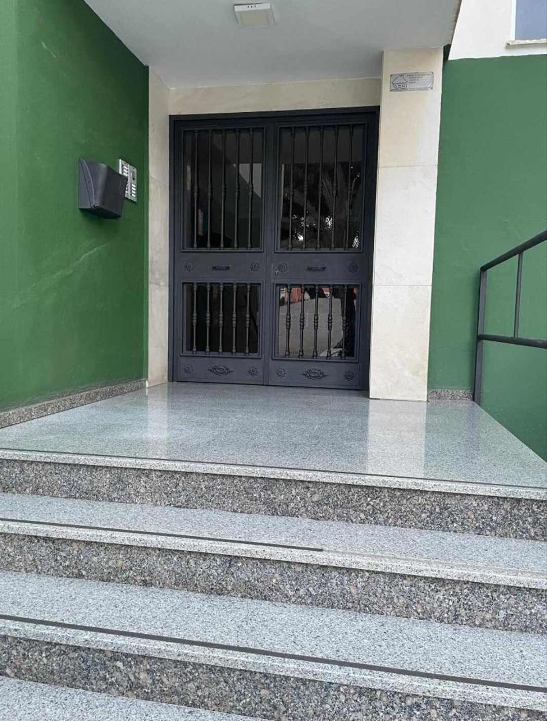 Piso con impresionantes vistas panorámicas al mar en urbanización con piscina en zona tranquila de Torremolinos