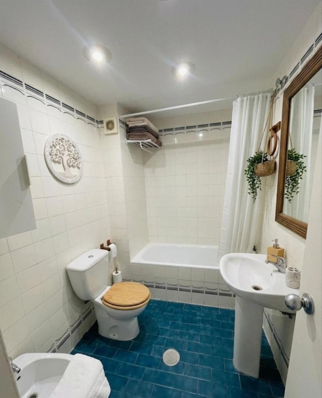 Piso con impresionantes vistas panorámicas al mar en urbanización con piscina en zona tranquila de Torremolinos