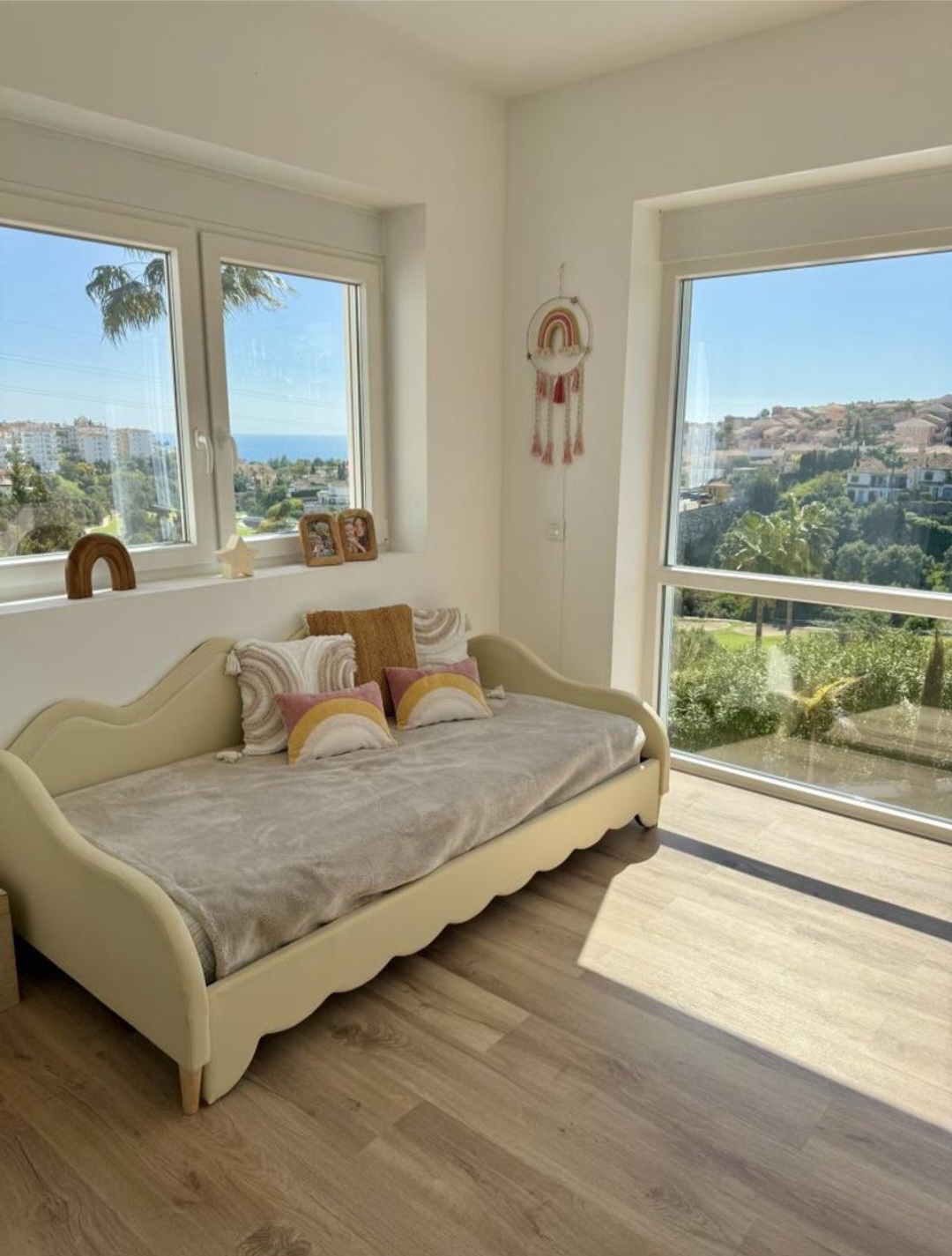 Villa contemporánea con vistas al mar, piscina privada y diseño de alta gama en Riviera del Sol, Mijas