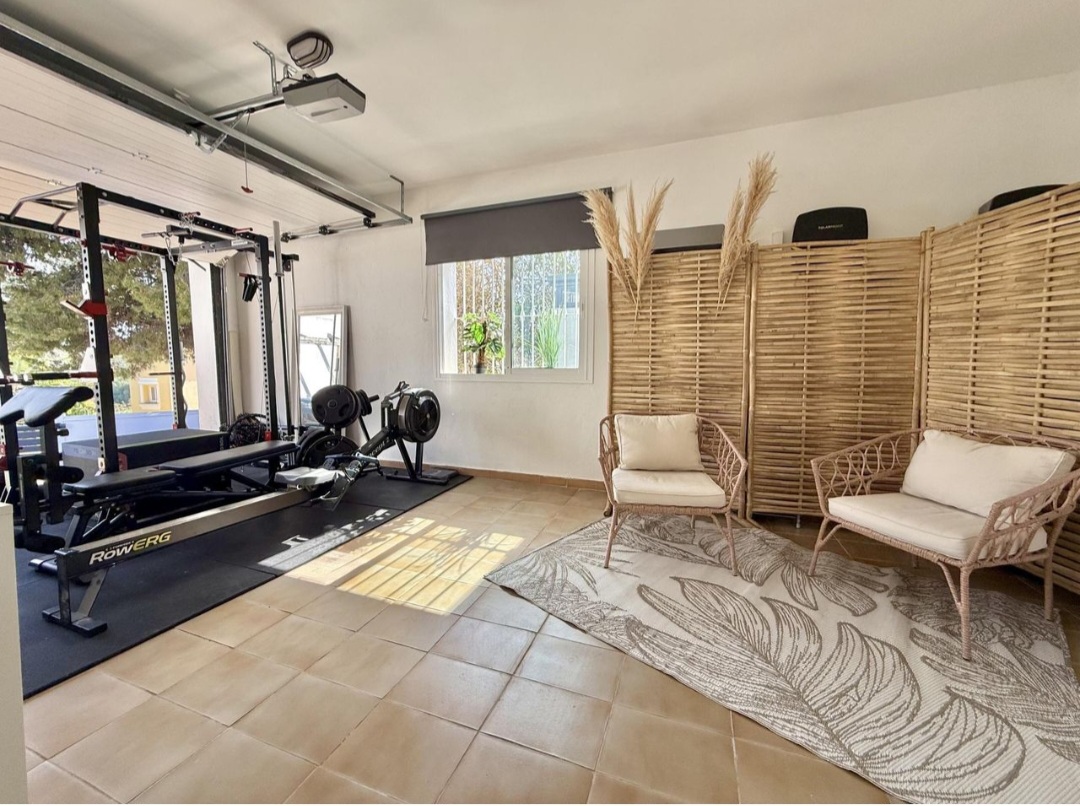 Villa contemporánea con vistas al mar, piscina privada y diseño de alta gama en Riviera del Sol, Mijas