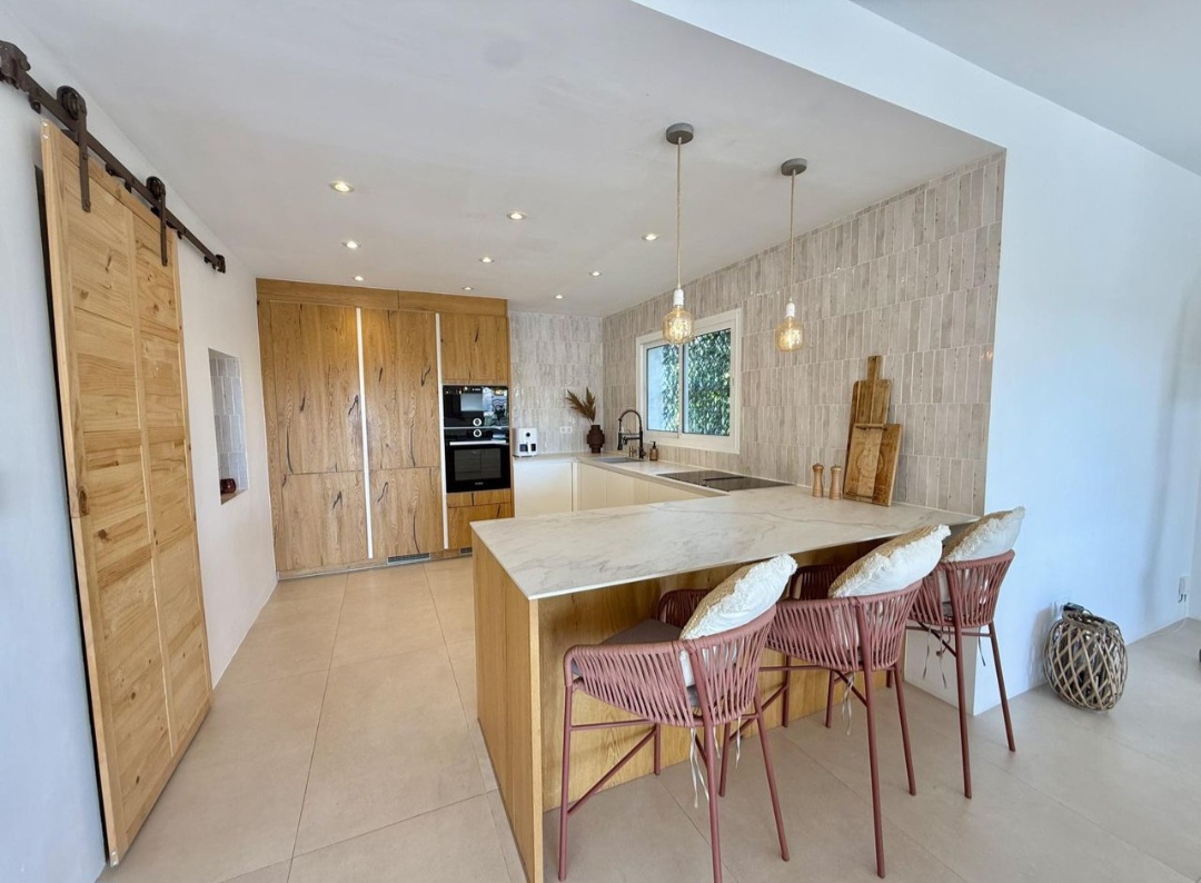 Villa contemporánea con vistas al mar, piscina privada y diseño de alta gama en Riviera del Sol, Mijas