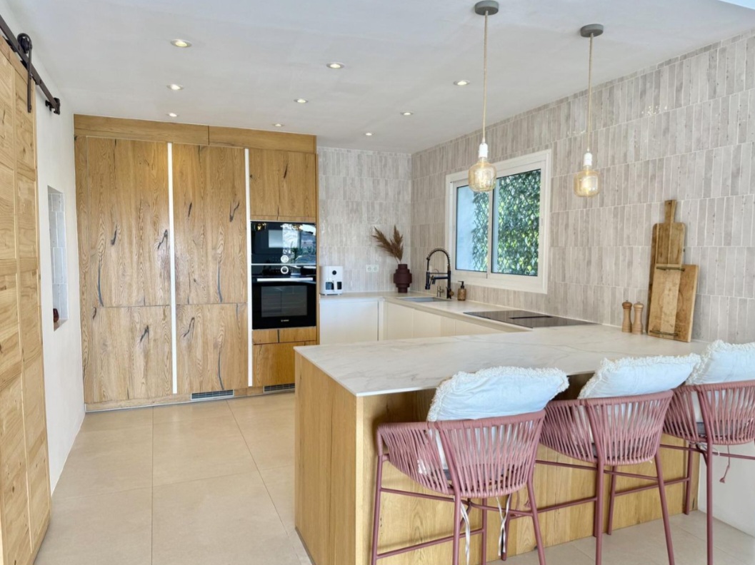 Villa contemporánea con vistas al mar, piscina privada y diseño de alta gama en Riviera del Sol, Mijas