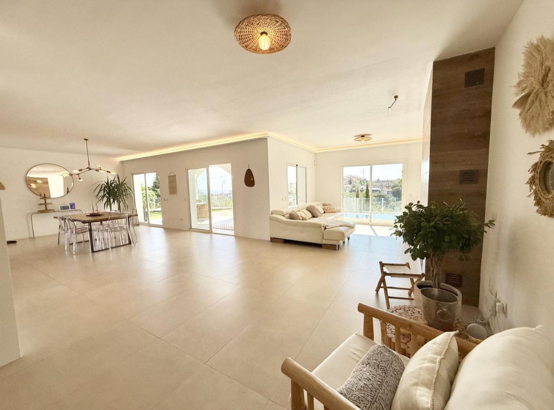 Villa contemporánea con vistas al mar, piscina privada y diseño de alta gama en Riviera del Sol, Mijas