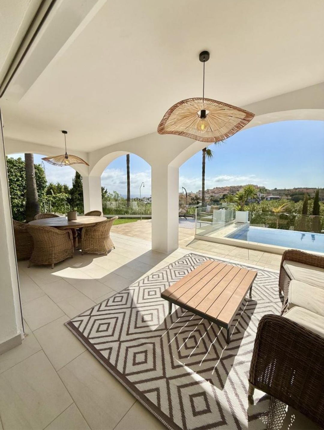 Villa contemporánea con vistas al mar, piscina privada y diseño de alta gama en Riviera del Sol, Mijas