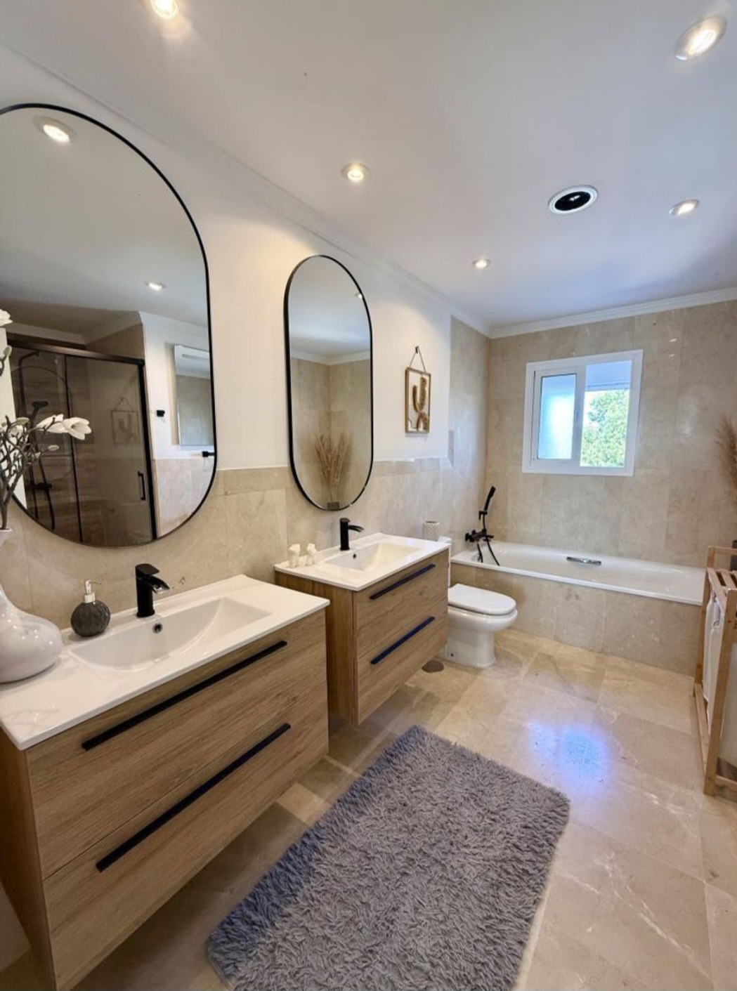 Villa contemporánea con vistas al mar, piscina privada y diseño de alta gama en Riviera del Sol, Mijas