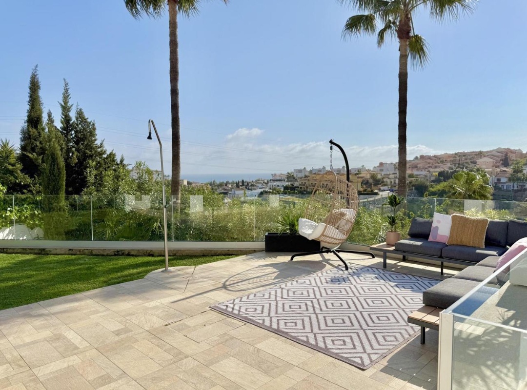Villa contemporánea con vistas al mar, piscina privada y diseño de alta gama en Riviera del Sol, Mijas