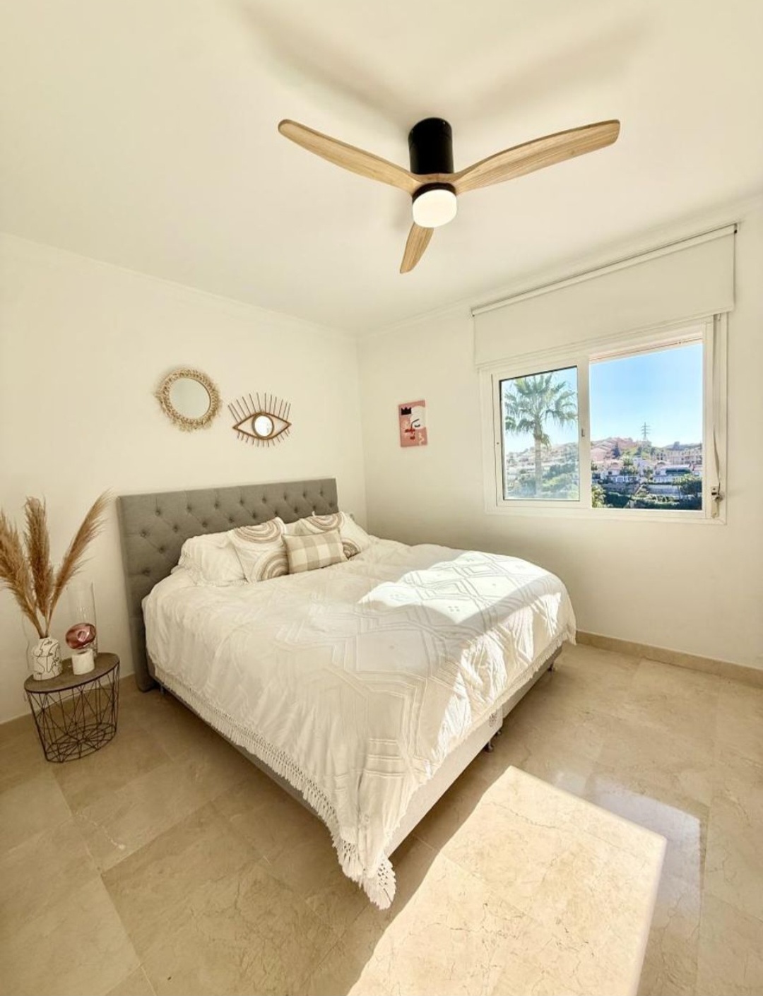 Villa contemporánea con vistas al mar, piscina privada y diseño de alta gama en Riviera del Sol, Mijas