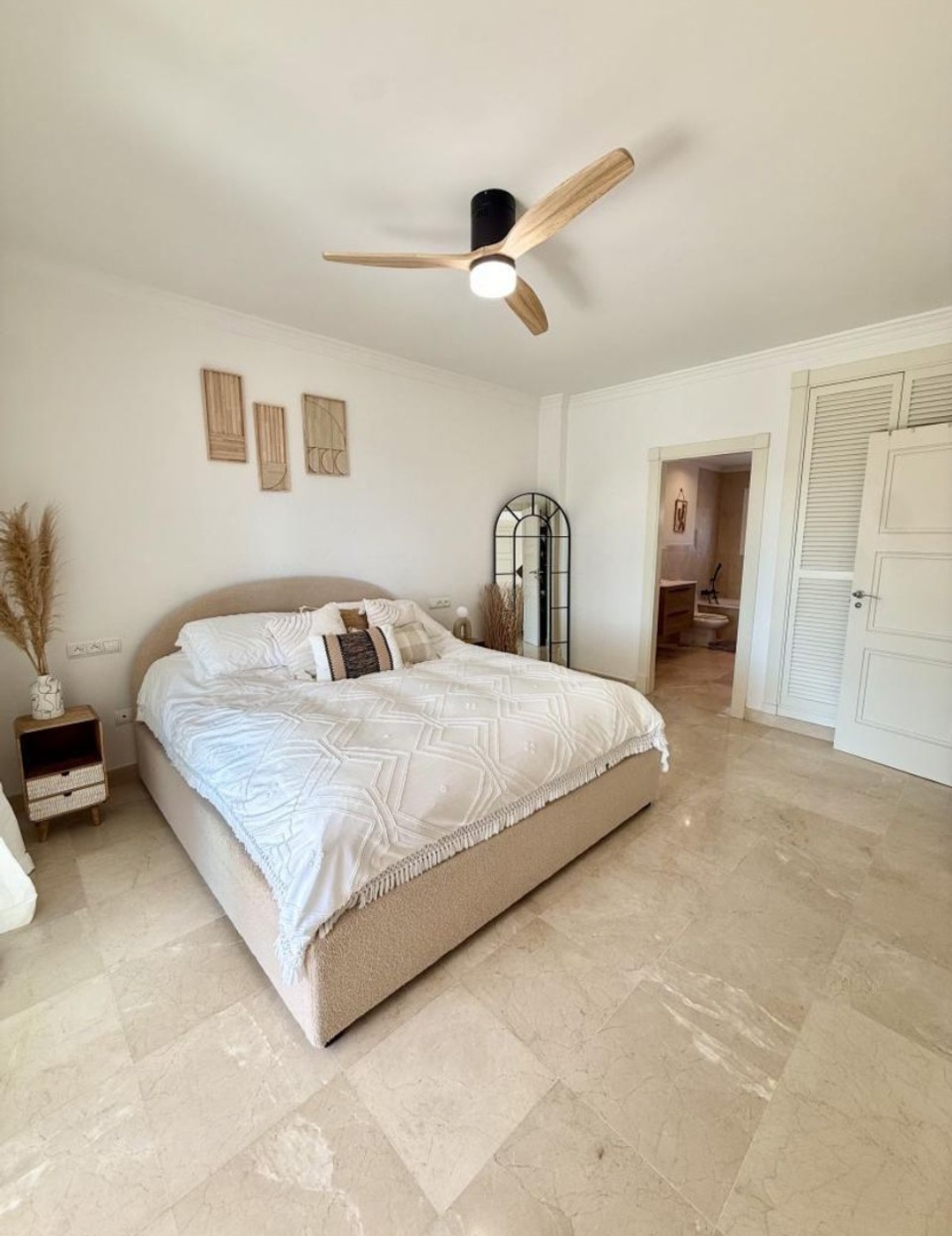 Villa contemporánea con vistas al mar, piscina privada y diseño de alta gama en Riviera del Sol, Mijas