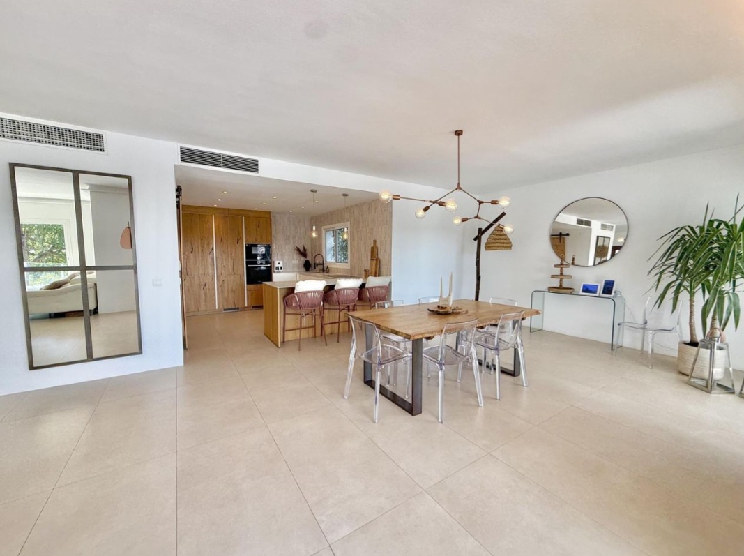 Villa contemporánea con vistas al mar, piscina privada y diseño de alta gama en Riviera del Sol, Mijas