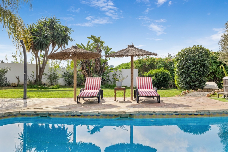 Finca rústica con dos viviendas independientes y piscinas privadas – Alhaurín el Grande / Cártama