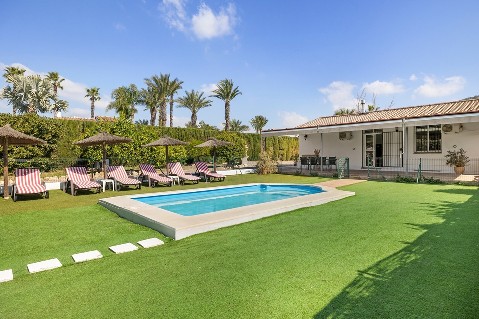 Finca rústica con dos viviendas independientes y piscinas privadas – Alhaurín el Grande / Cártama