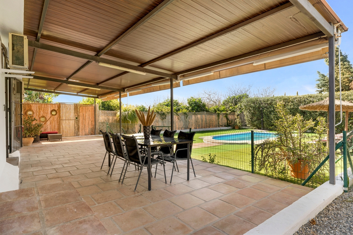 Finca rústica con dos viviendas independientes y piscinas privadas – Alhaurín el Grande / Cártama