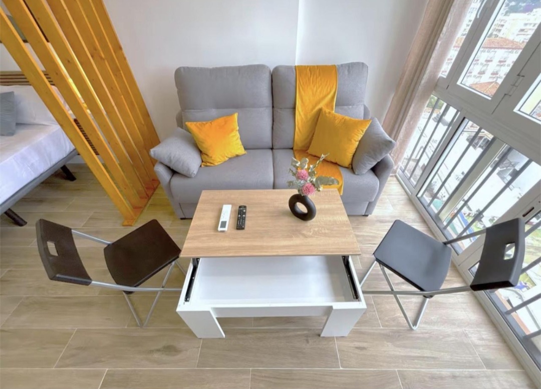 Precioso estudio con vistas al mar y licencia turística en Montemar (Torremolinos)