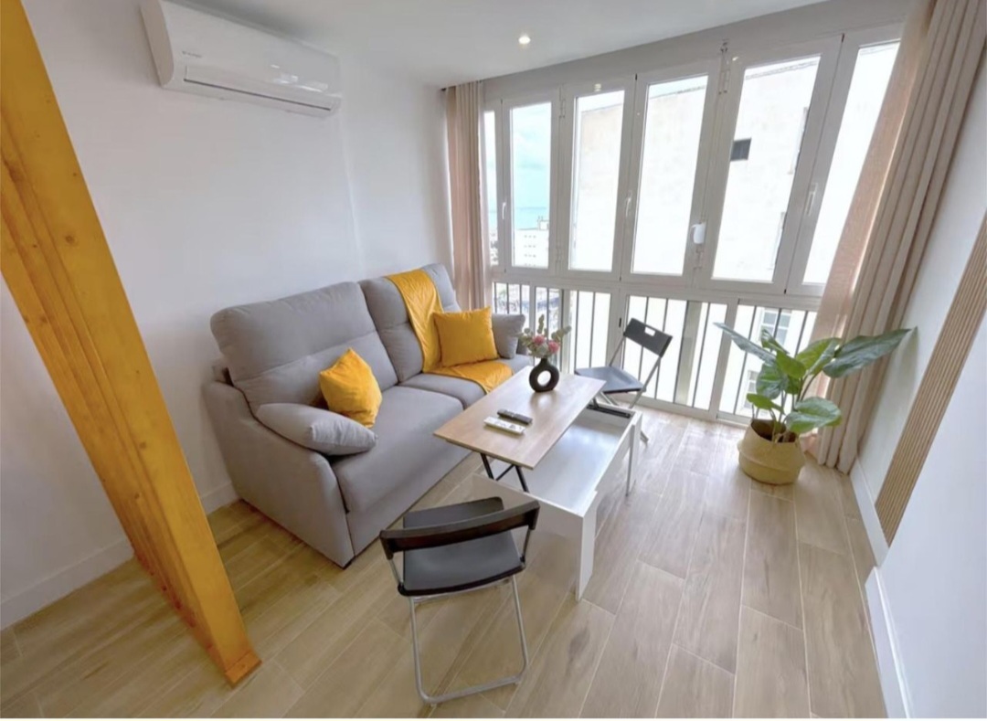 Precioso estudio con vistas al mar y licencia turística en Montemar (Torremolinos)