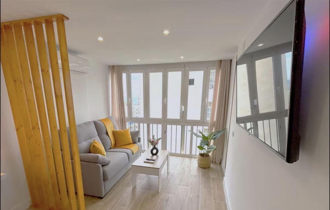 Precioso estudio con vistas al mar y licencia turística en Montemar (Torremolinos)
