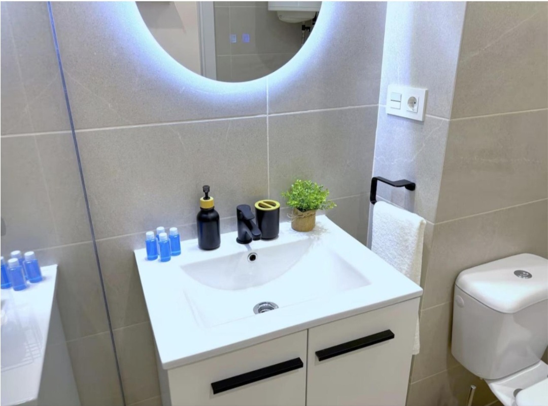 Precioso estudio con vistas al mar y licencia turística en Montemar (Torremolinos)